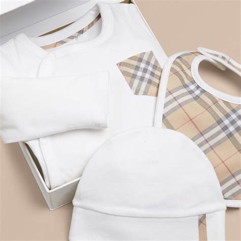 burberry newborn gift set